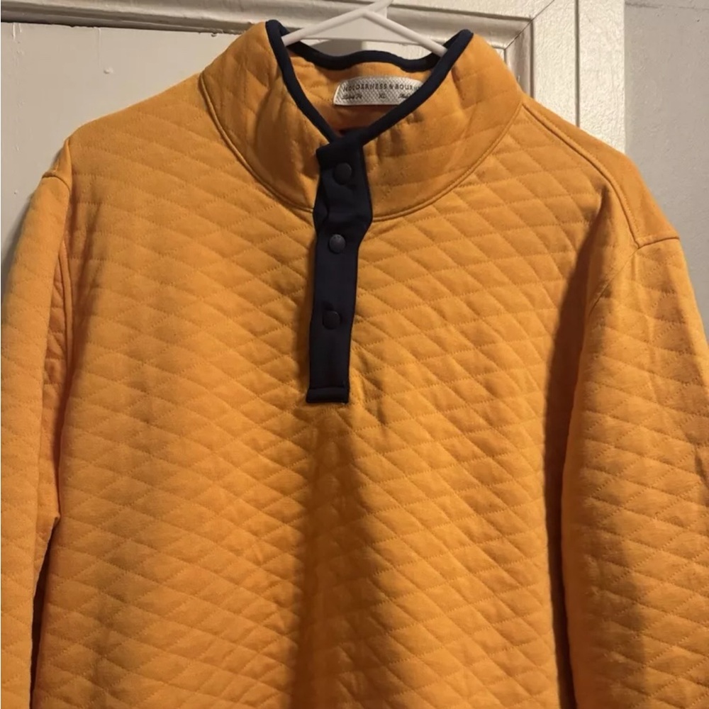Holderness and Bourne Men’s XL pullover. Yukon Gold and Navy Blue.